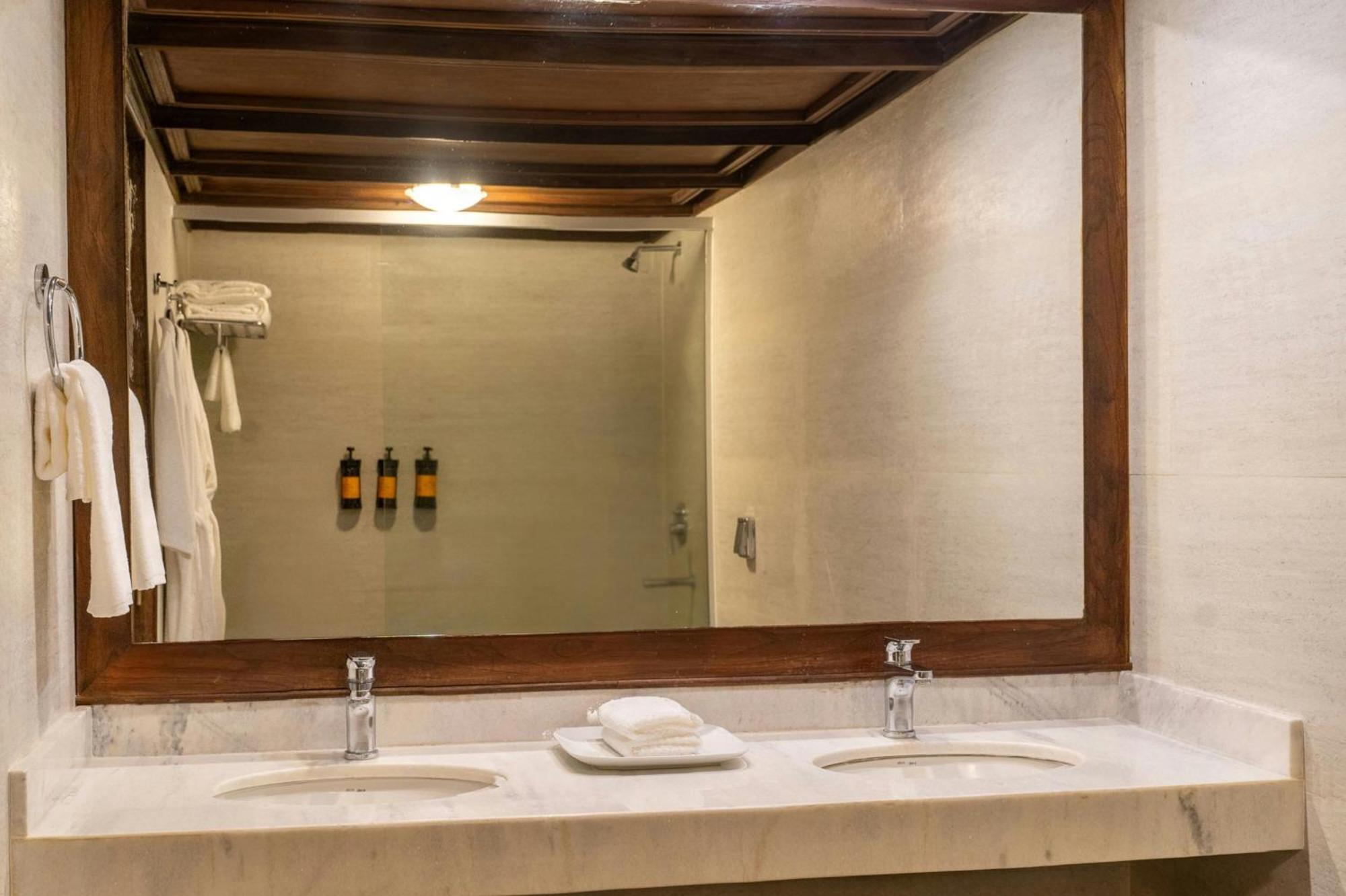 Yacht & Golf Club Paraguayo, A Tribute Portfolio Resort Lambare Eksteriør bilde